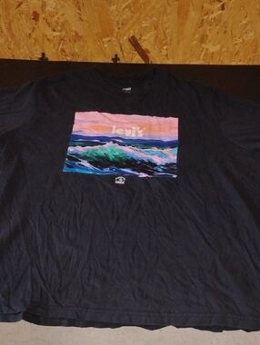 Levi's Black Tee with Colorful Ocean Graphic Xl